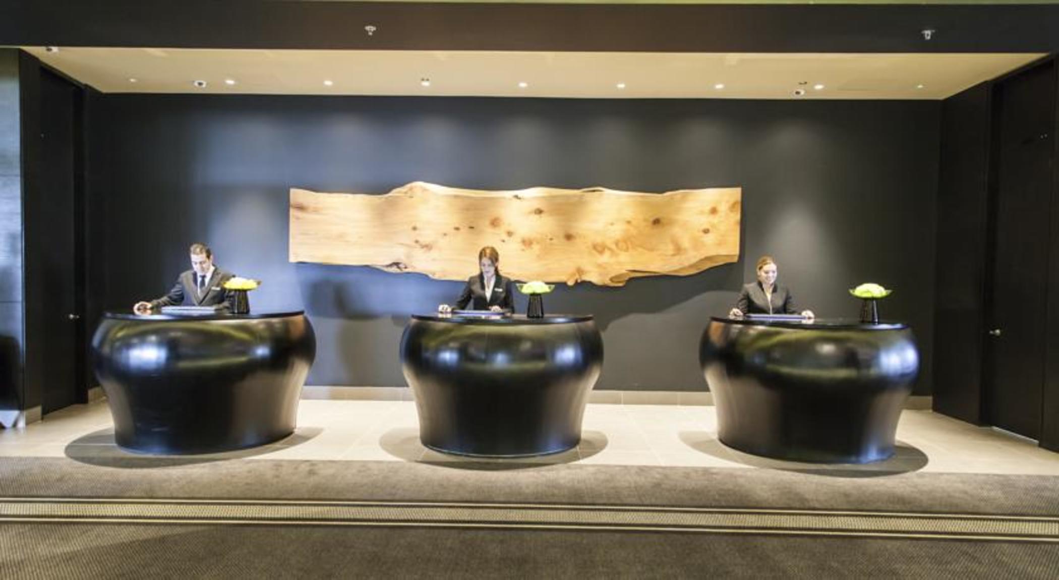 Movich Buro 26 Hotel Bogotá Exterior foto Concierge desks at the Ritz-Carlton, Boston