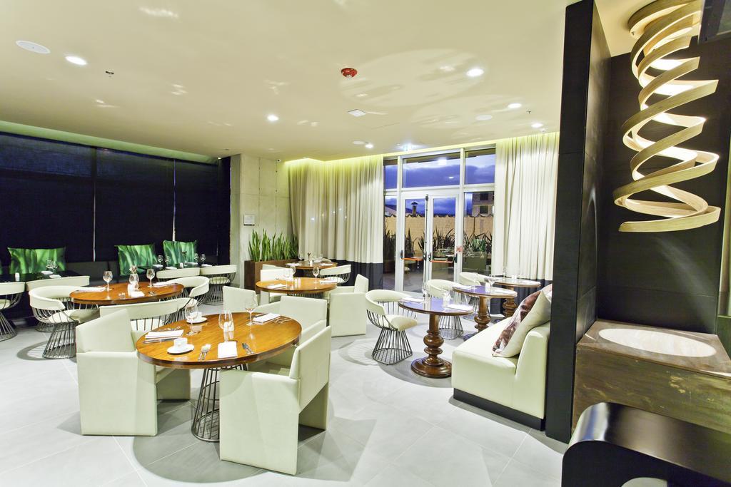 Movich Buro 26 Hotel Bogotá Exterior foto The restaurant