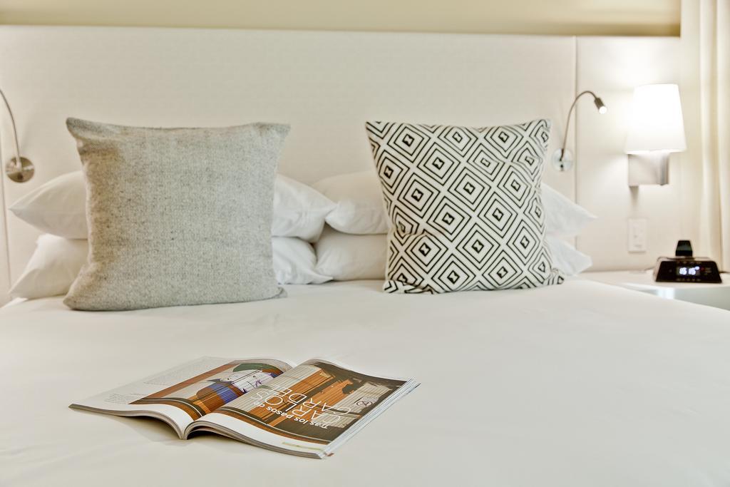 Movich Buro 26 Hotel Bogotá Exterior foto A bed with cushions
