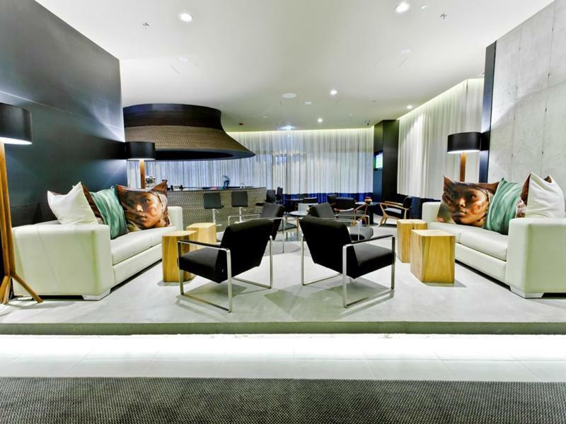 Movich Buro 26 Hotel Bogotá Exterior foto The lounge at the airport
